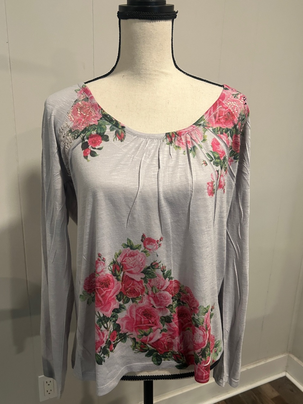 Decree Light Gray Long-Sleeve Top with Pink Rose Print